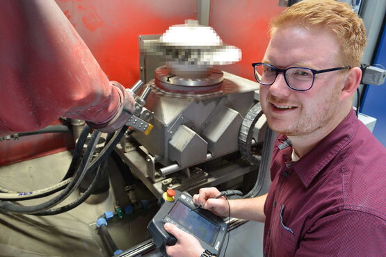 Programmierung des Strahlroboters mittels Handpanel