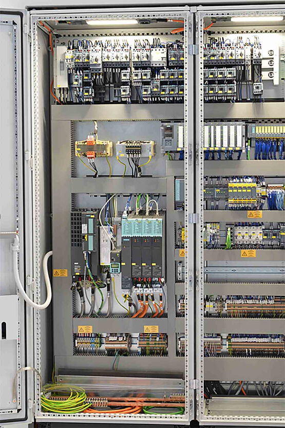 Schaltschrank einer komplexen Strahlanlage