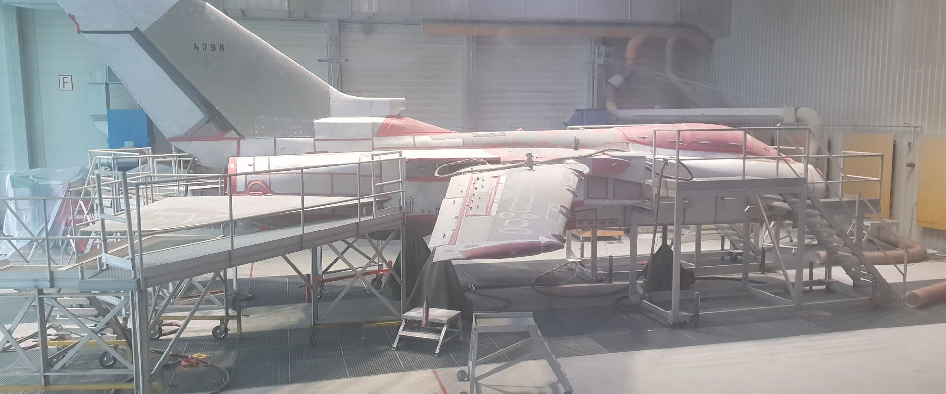 Freistrahlhanger-mit-flugzeug