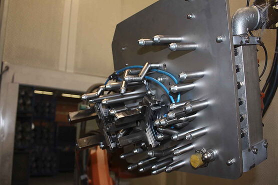 Roboterplatte zum Greifen von zu strahlenden Bauteilen